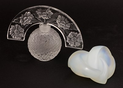 Lot 299 - A Lalique 'Folie' flacon or perfume bottle and stopper