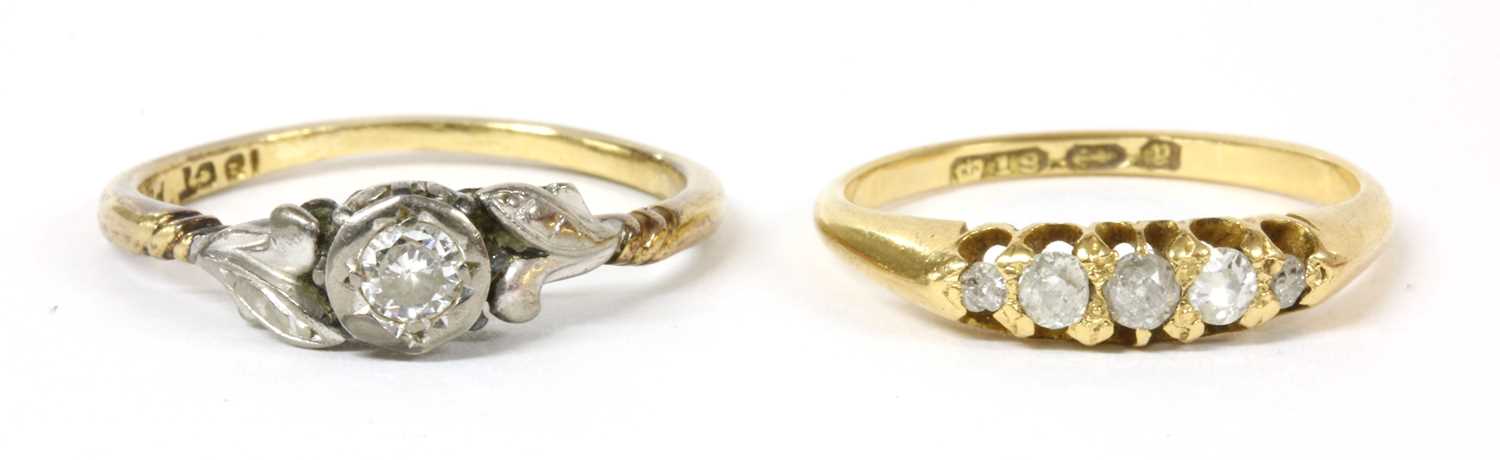 Lot 153 - A gold single stone diamond ring