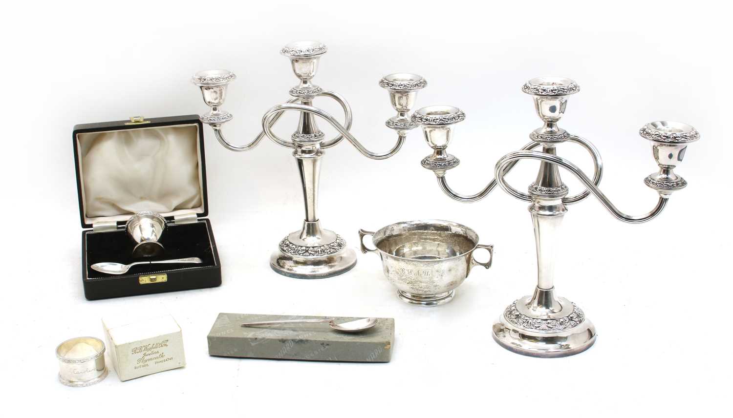 Lot 218 - A collection of silver items
