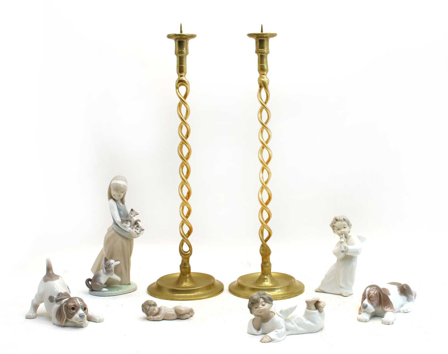Lot 169 - A collection of Lladro figures