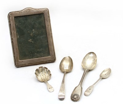 Lot 141 - A collection of silver items