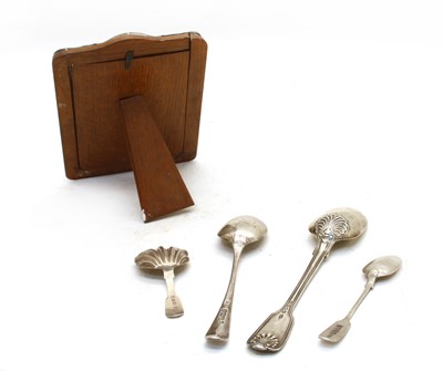 Lot 141 - A collection of silver items