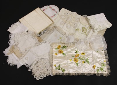 Lot 184 - A large collection of linen