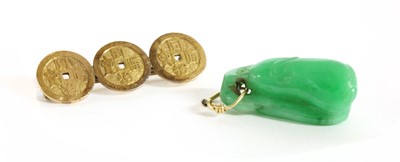 Lot 80 - A Chinese gold cash brooch