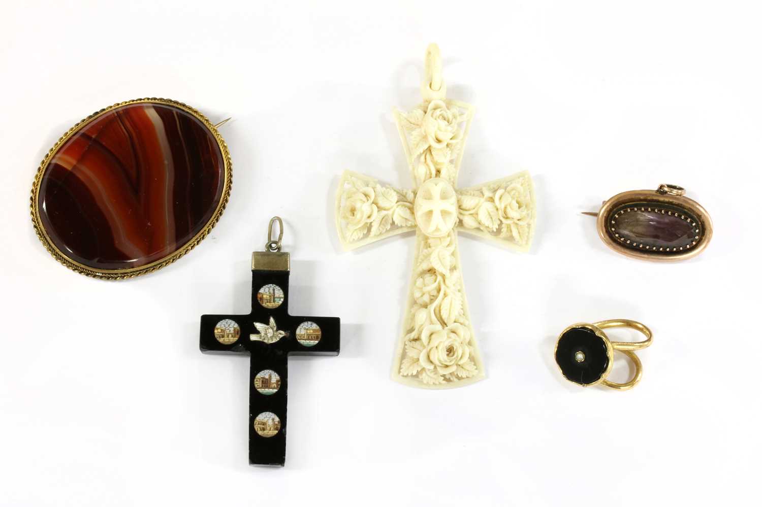 Lot 5 - A Georgian gold amethyst mourning pendant/brooch