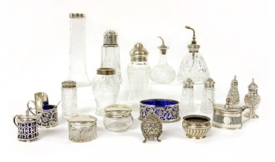 Lot 138 - A collection of silver items