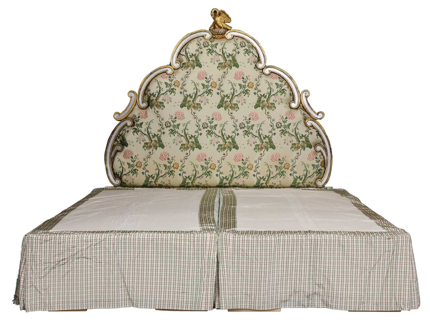 Lot 86 - An Emperor bed