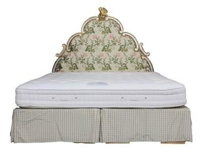 Lot 86 - An Emperor bed