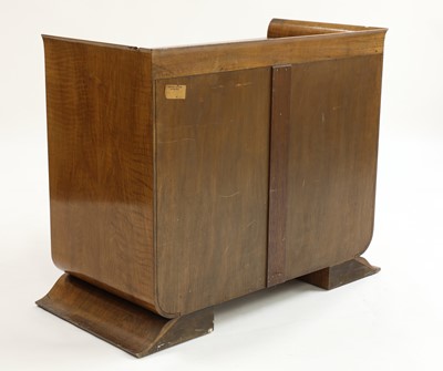 Lot 426 - An Art Deco walnut chest of drawers