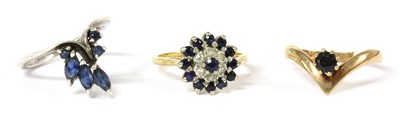 Lot 139 - An 18ct gold sapphire and diamond cluster ring