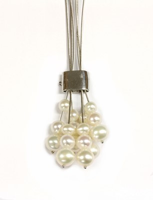 Lot 256 - A white gold cultured freshwater pearl lariat necklace