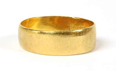 Lot 115 - A 22ct gold wedding ring