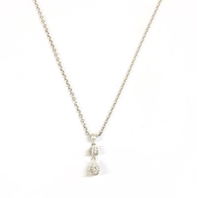 Lot 141 - An 18ct white gold diamond pendant