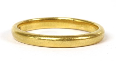 Lot 117 - A 22ct gold D section wedding ring