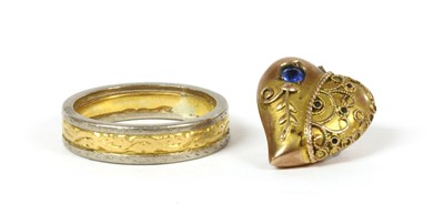 Lot 119 - A two colour gold wedding ring