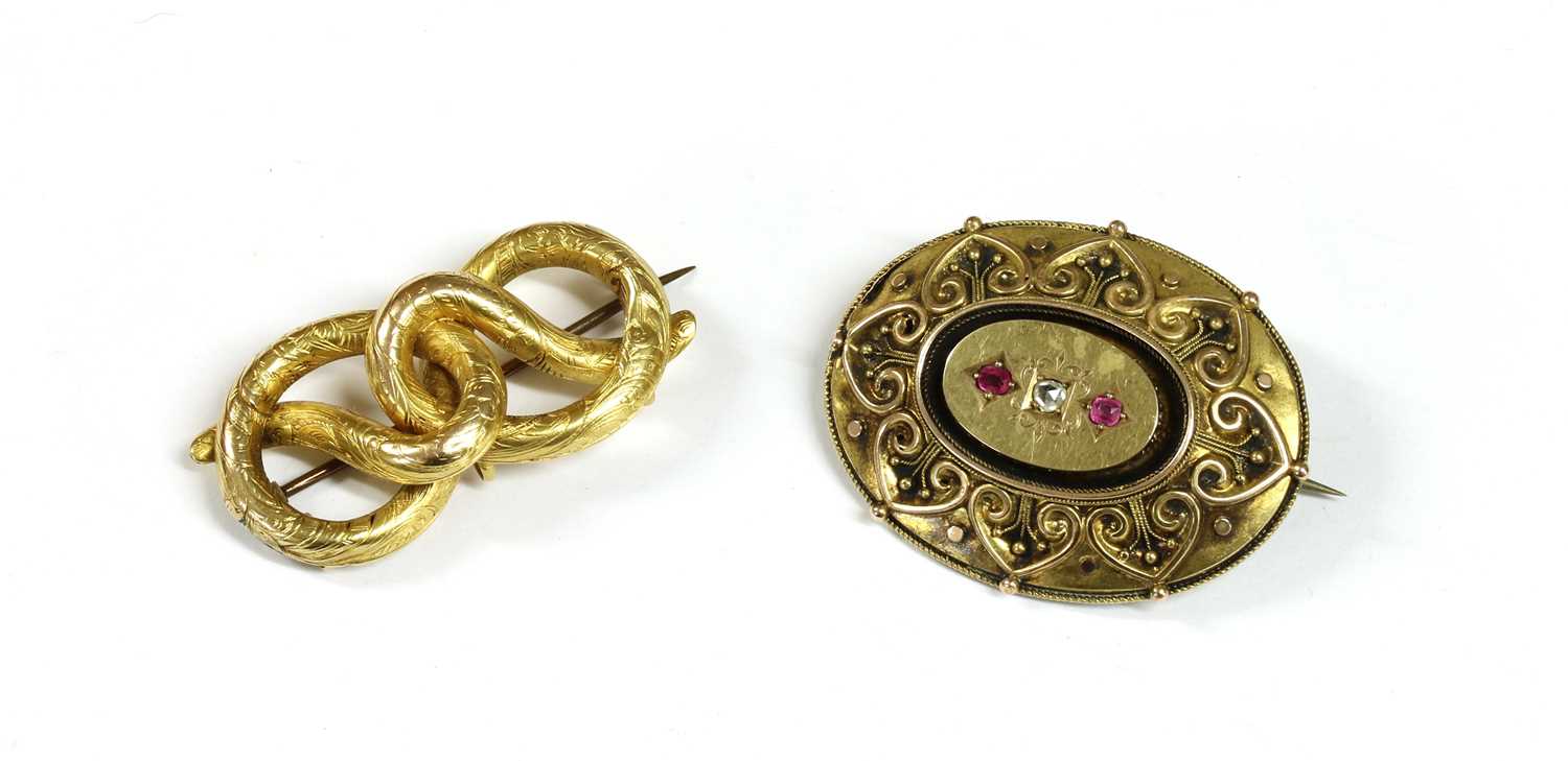 Lot 25 - A Victorian gold knot brooch