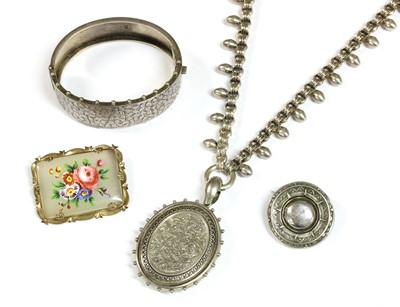 Lot 32 - A Victorian silver locket and collar