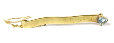 Lot 417 - A gold aquamarine tie slide