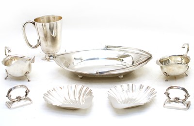 Lot 195 - A silver sauce boat