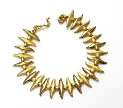 Lot 245 - An Asian high carat gold bracelet