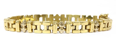 Lot 105 - A gold bracelet