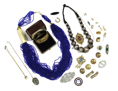 Lot 247 - A collection of jewellery