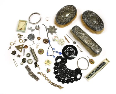 Lot 255 - A collection of gold, silver and costume jewellery