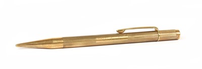 Lot 406 - A 9ct gold propelling pencil, by Walker & Hall