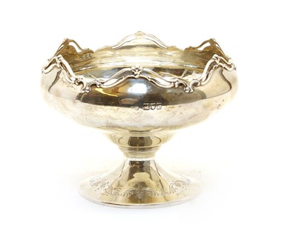 Lot 99 - A George V silver pedestal bow