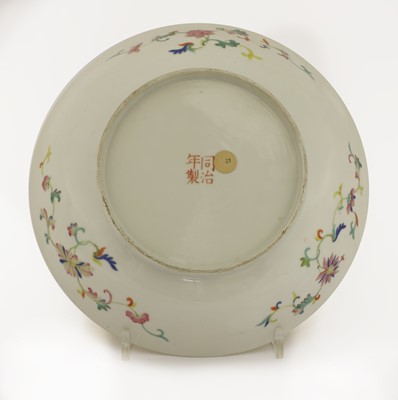 Lot 118 - A Chinese famille rose dish
