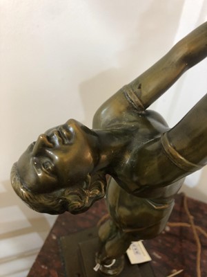 Lot 312 - An Art Deco-style figural table lamp
