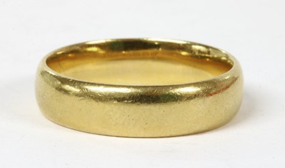 Lot 320 - A 22ct gold court section wedding ring