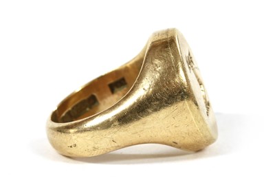 Lot 98 - A 9ct gold signet ring