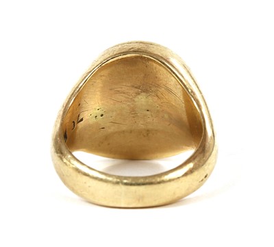 Lot 98 - A 9ct gold signet ring
