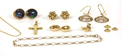 Lot 367 - A collection of gold, silver and costume jewellery