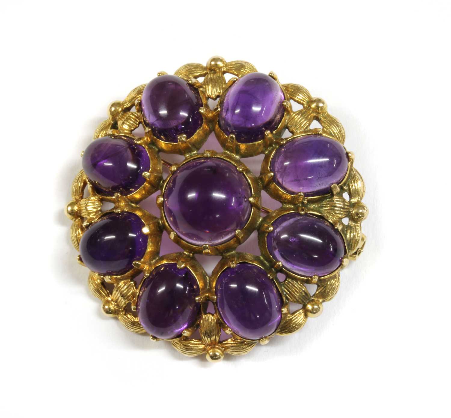 Lot 118 - A 9ct gold amethyst brooch