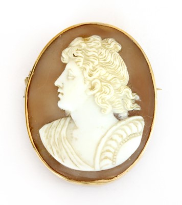 Lot 300 - A gold mounted oval shell cameo brooch