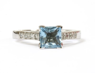 Lot 282 - An 18ct white gold aquamarine and diamond ring