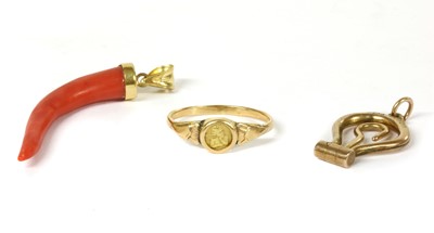 Lot 87 - A gold coral cornicello pendant