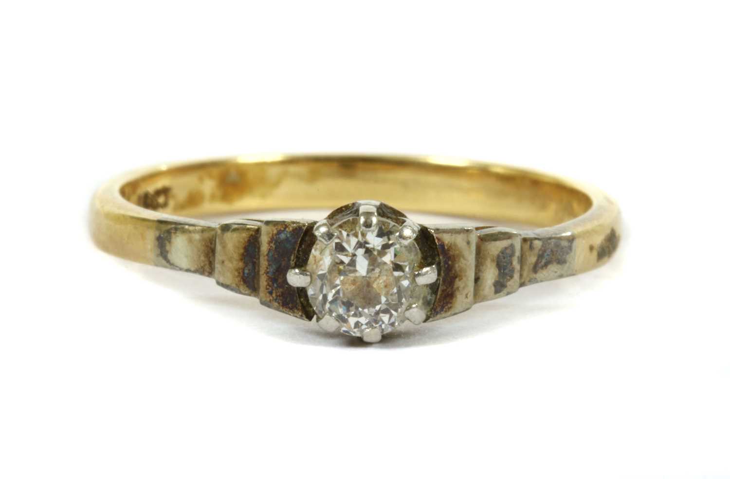 Lot 178 - A gold single stone diamond ring