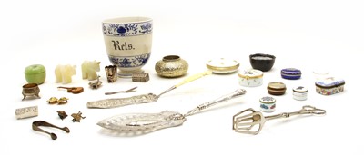 Lot 89 - A collection of Continental white metal items