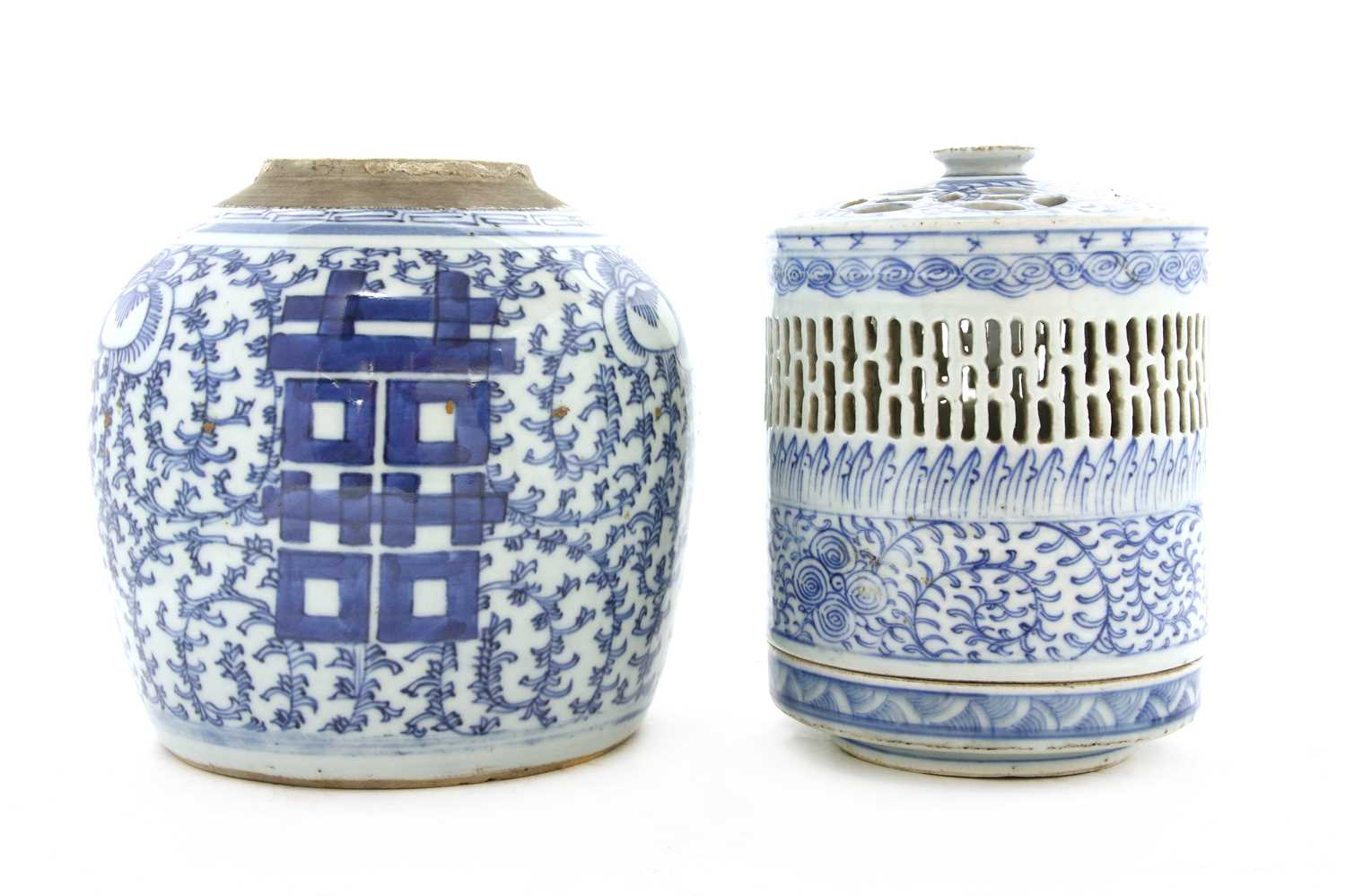 Lot 88 - A Chinese blue and white lamp and cover