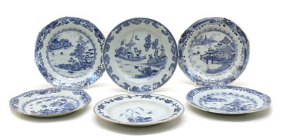 Lot 392 - A collection of Chinese blue and white dishes