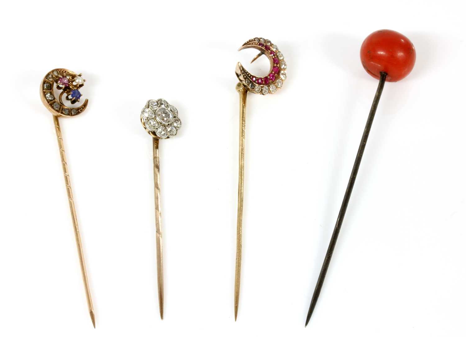 Lot 53 - A diamond set daisy cluster stick pin, c.1915