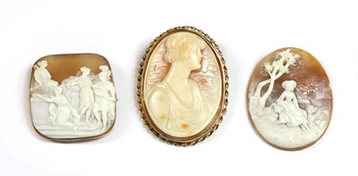 Lot 23 - A gold mounted shell cameo