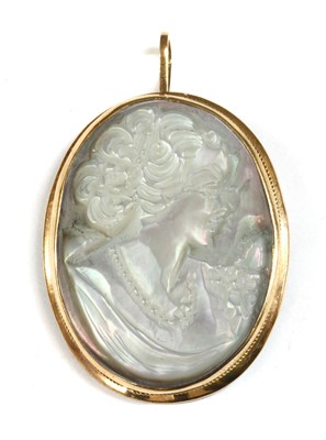 Lot 244 - A 9ct gold mother-of-pearl cameo brooch/pendant