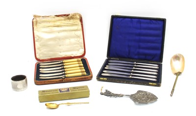 Lot 88 - A cased set of silver teaknives