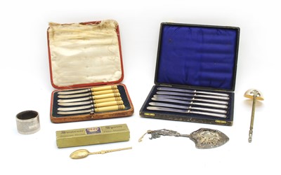Lot 88 - A cased set of silver teaknives