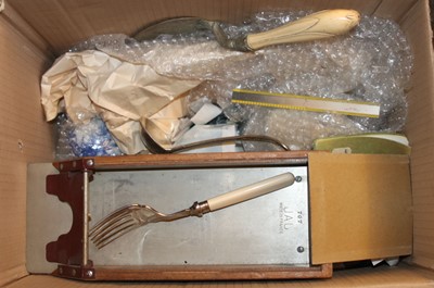 Lot 237 - A travelling microscope with additional lenses