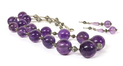 Lot 116 - A single row graduated amethyst bead necklace